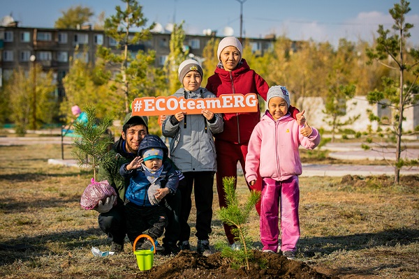 1700 деревьев высадили аксуские металлурги