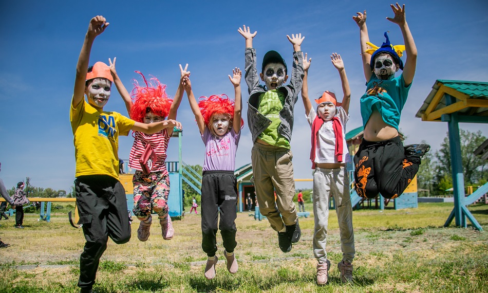 Отдых для 3,5 тысяч детей организовала компания Казхром этим летом