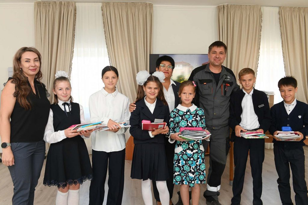 Подарки от металлургов АО «АрселорМиттал Темиртау» в честь Дня знаний
