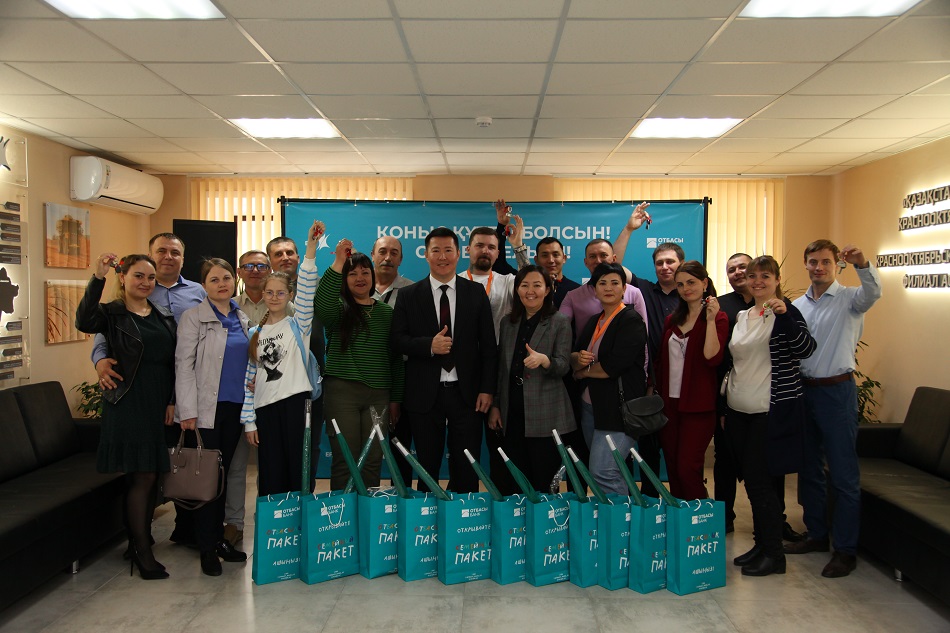 Новоселье в КБРУ: во Всемирный день охраны труда горняки КБРУ получили ключи от собственного жилья